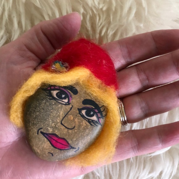 Faces painted on rocks,wool hair and hats designed - Picture 2 of 6